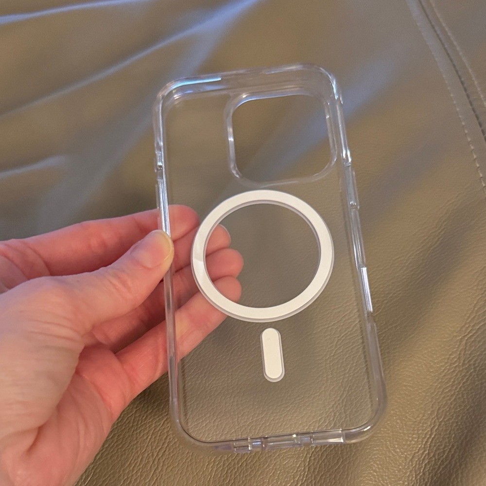 EUC Clear MagSafe-Compatible iPhone 16 Pro Case